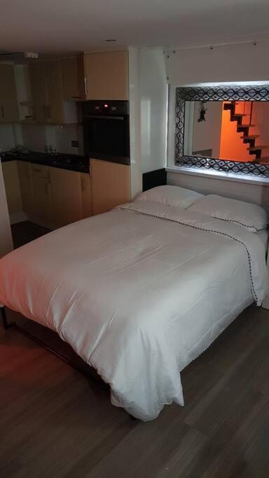 Beautiful Holiday Studio In The Heart Of Rochester Rochester  Esterno foto